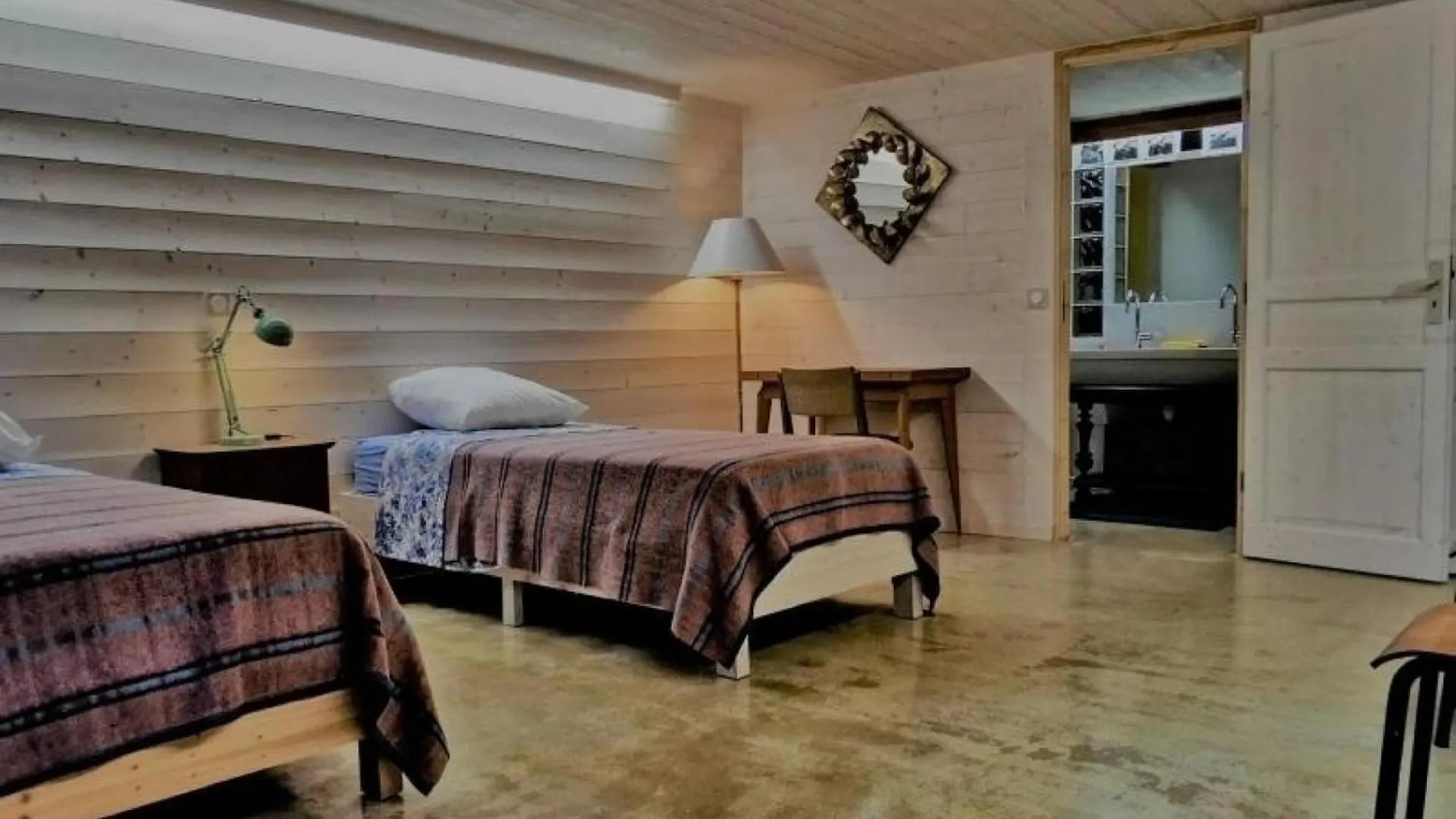 Maison Cosy Avec Cour Privative Au Coeur De L'Auvergne - Fr-1-582-316 France