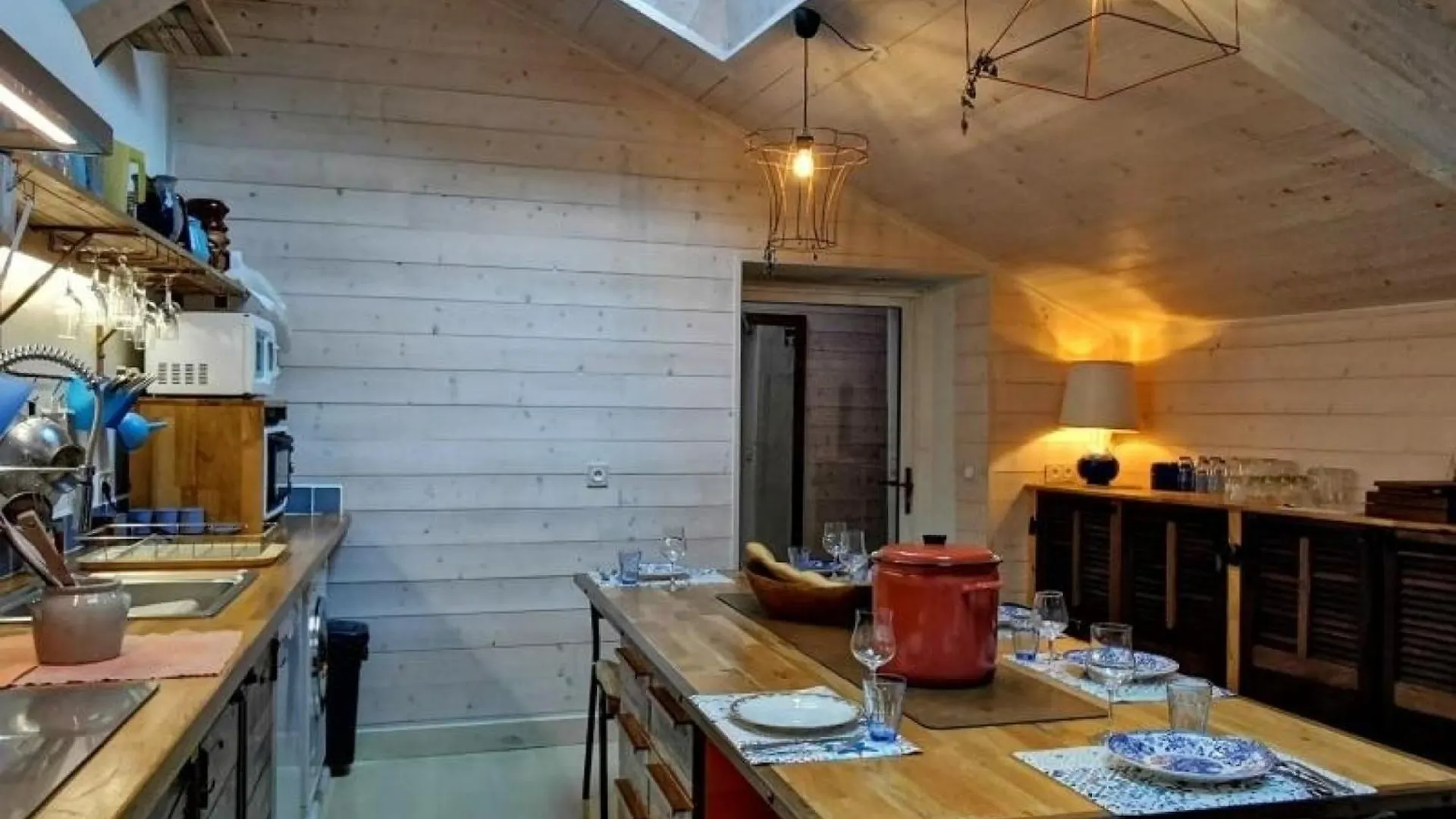 Holiday home Maison Cosy Avec Cour Privative Au Coeur De L'Auvergne - Fr-1-582-316